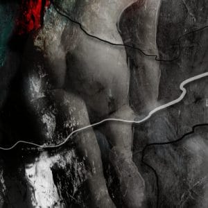 Figure humaine verticale en art numérique hybride, tons noirs, gris, rouges et turquoise, imprimée sur aluminium, format 12 × 24.